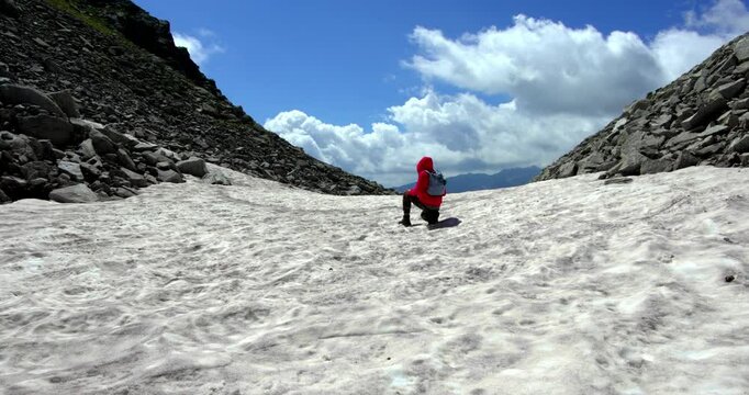  Boy with red sweatshirt admires the Nambrone glacier.