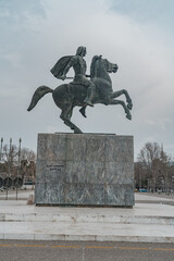 A statue by the sea of Thessaloniki.