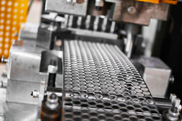 Cutting of steel blanks from metal strip on stamping press