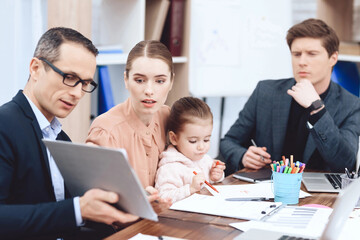 Men have a complaint about a woman who came with her daughter to work.