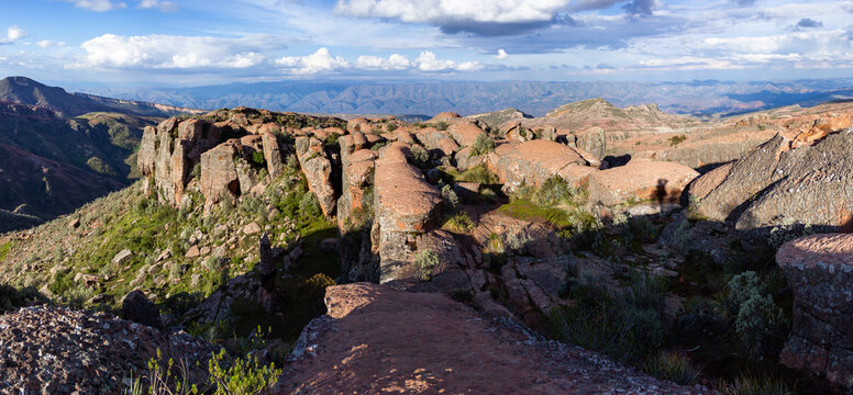 Parque Nacional Torotoro ubicado en Bolivia, lugar tur&iacute;stico donde  hay huellas de dinosaurios y se ve las formaciones geologicas