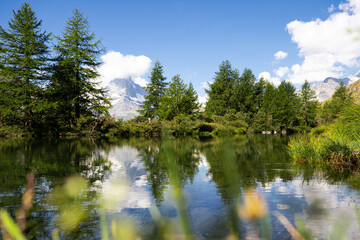 Matterhorn mit Grindjisee Reflektor in Zermatt in der Schweiz in den Alpen 