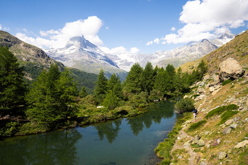 Matterhorn mit Grindjisee Reflektor in Zermatt in der Schweiz in den Alpen 