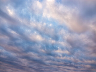日暮れどきの雲が多い空16