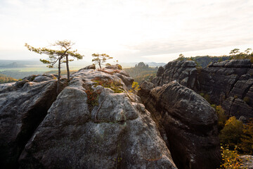 Sonnenuntergang am Lehnsteig Sandstein Berg im Nationalpark Sächsische Schweiz in Sachsen...