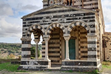 Basilique de la Santissima Trinità di Saccargia et églises en Sardaigne, italie