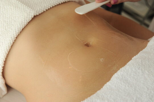 procedimento est&eacute;tico na barriga 