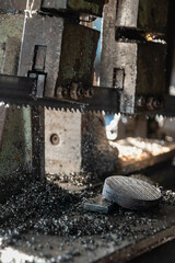 Old metal sawing machine