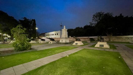 Naklejka premium City park in the evening