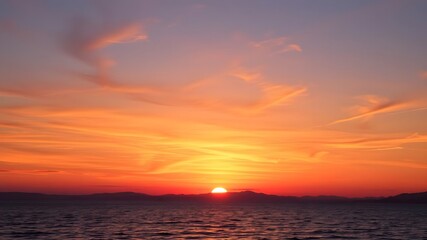 Obraz premium Vibrant Japanese Sunset Over Calm Waters and Gentle Breeze