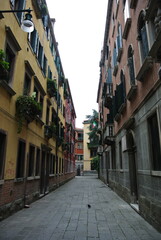 Fototapeta premium Alley in Venice, Italy