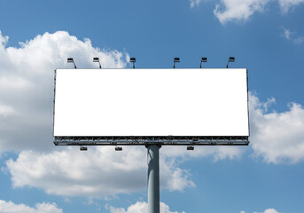 Obraz premium 大型のビルボード・広告・看板・屋外・ブランク・青空背景