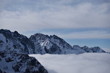 残雪の北アルプス　雲海