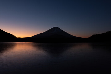 精進湖の朝焼け