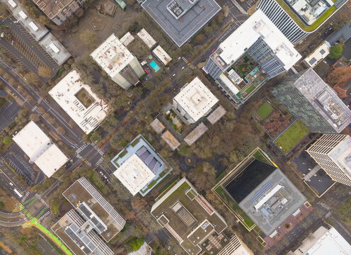 A city view from above with a large building in the middle