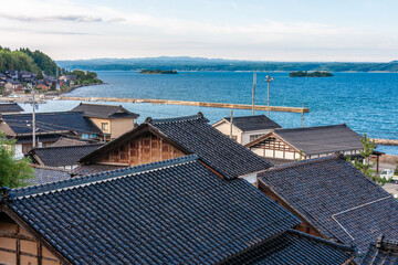 石川県　七尾市の黒い瓦屋根　9月
