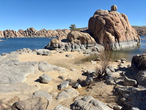 Rocky shoreline and striking boulders at Watson Lake in Prescott, AZ