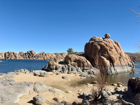 Rock formations along the shoreline of Watson Lake in Prescott, AZ