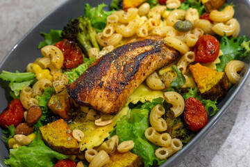 Healthy and delicious: the perfect combination for Grilled Salmon Pasta Salad