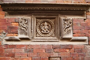 ネパール　カトマンズ　壁のレリーフ