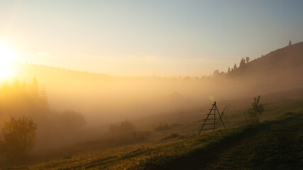 Obraz premium Foggy morning in a mountain village
