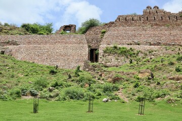 インド　ニューデリー　トゥルガーバード　公園