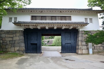 日本　大阪城公園の城門
