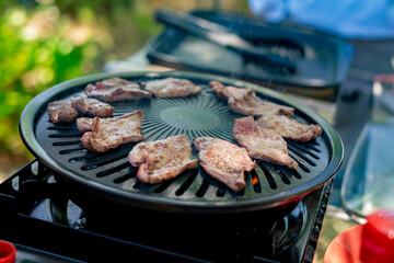 庭でバーベキュー