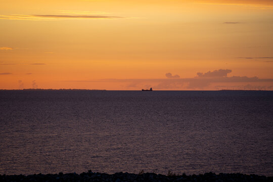 Abendhimmel und Wasser auf der Ostsee