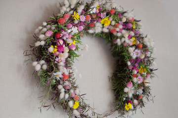 手作りのドライフラワーのリース