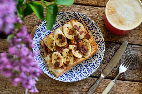 toast with peanut butter, banana and chocolate coconate chips