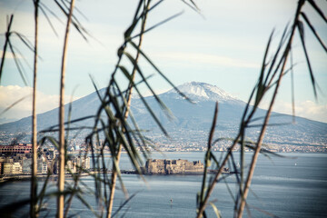 Panorama Napoli con neve sul Vesuvio