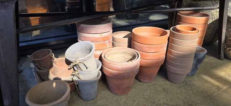 Pottery vessels