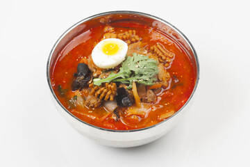Jjambbong is made by mixing noodles with various seafood or vegetables and pouring broth made from pork, beef, or chicken bones.