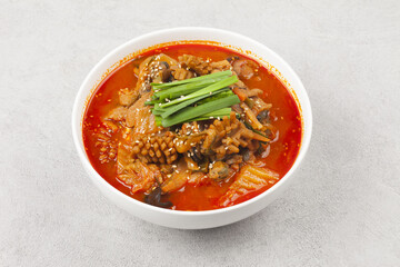 Jjambbong is made by mixing noodles with various seafood or vegetables and pouring broth made from pork, beef, or chicken bones.