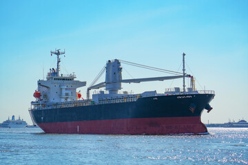 Naklejka premium Bulk vessel for dry cruising in sea, ship for unpackaged bulk cargo