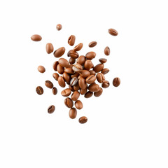 Obraz premium Falling coffee beans isolated on white background with clipping path