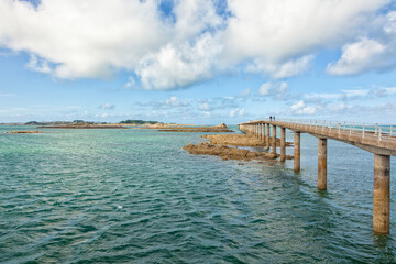 Obraz premium Estacade de Roscoff, old sea bridge for the ferry to the Island of Batz