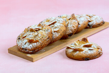 Cookies with almond flakes and chocolate chips.