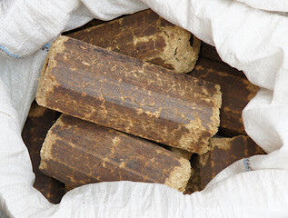Wood briquettes from sawdust