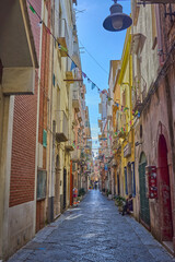 Obraz premium Narrow Cobblestone Street in Historic Town