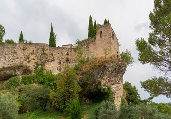 Fototapeta premium Vaison-la-Romaineovergrown,