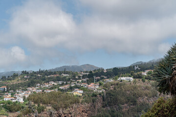 Obraz premium Views over the big city and sea on an island.