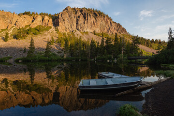 Fototapeta premium Early morning sunrise near Mammoth Lakes, in California.