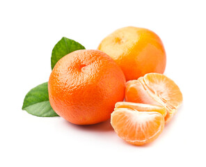 Slice mandarin or tangerine fruits