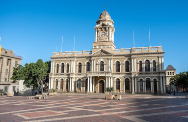 Obraz premium South Africa. Port Elizabeth Gqeberha City Hall. Historic building with a clock tower in Market Square.