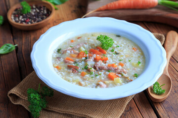 DDR-Graupensuppe mit Kassler