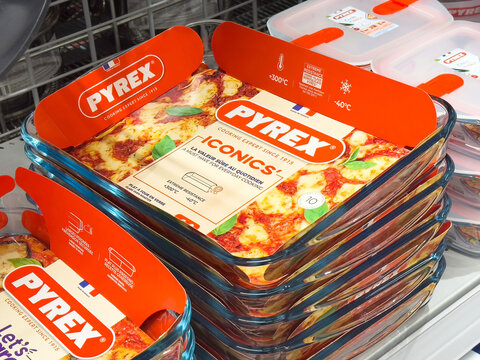 Stack of pyrex iconic bakeware with red packaging in a store display