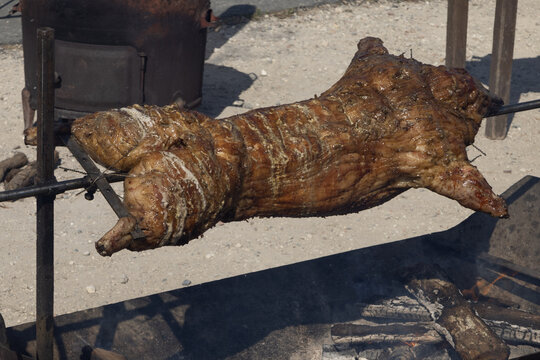 Cochon grill&eacute; &agrave; la broche