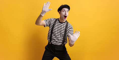 Mime performing against yellow